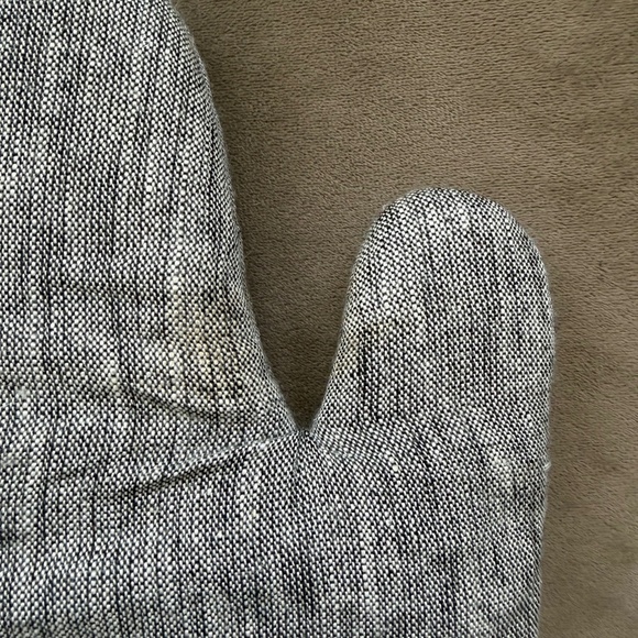 CRATE&BARREL Chambray Organic Cotton Oven Mitts, Set of 2 - Picture 4 of 6